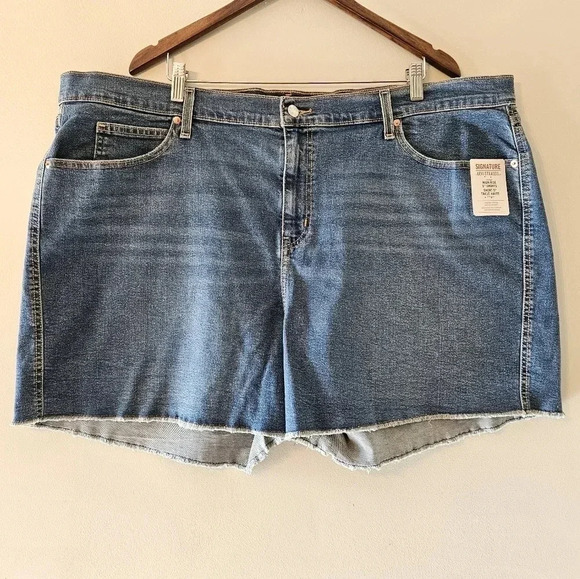 Signature by Levi Strauss  & Co. High Rise Plus Size Heritage Denim Shorts 26W. - Picture 6 of 16